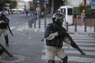 Αστυνομικοί με άδεια να σκοτώνουν