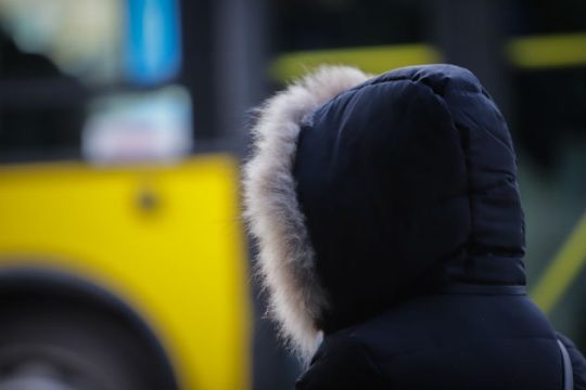 Παγετός στα ηπειρωτικά, ισχυροί άνεμοι στα πελάγη
