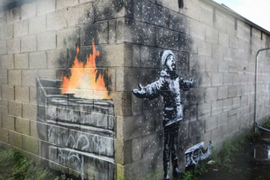 Νέος Banksy με γκράφιτι στη γωνία ενός γκαράζ