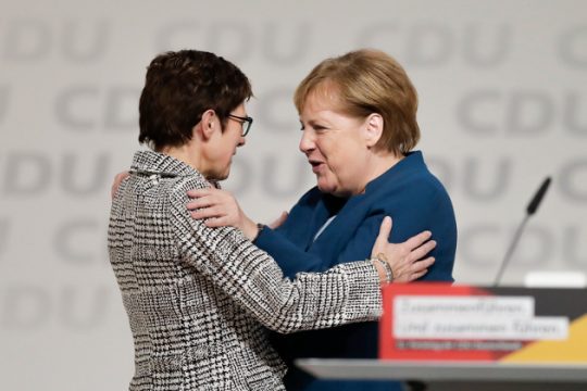 Η εκλεκτή της Μέρκελ διάδοχος της καγκελαρίου στο CDU