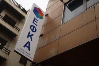 Ερρίφθη ο κύβος για την «ευέλικτη» ρύθμιση των 120 δόσεων και για την κατάργηση του υποκατώτατου μισθού