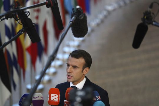 Πέμπτη και φαρμακερή Πράξη για τον Μακρόν
