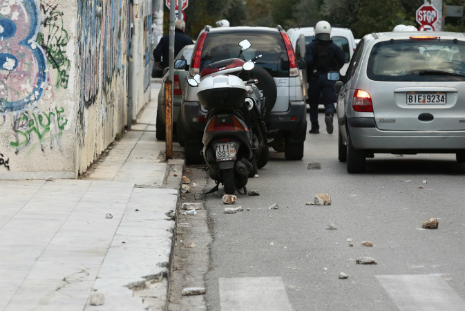 Επεισόδια και τραυματισμός αστυνομικού πριν το ματς Πανιώνιος – Κολοσσός