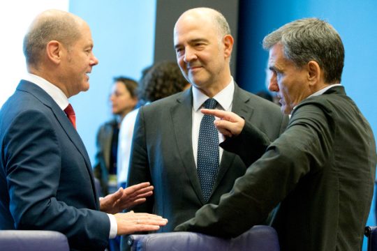 Στο τραπέζι του Eurogroup η μη περικοπή των συντάξεων