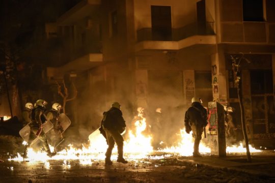 «Προβλέπουν ότι θα είναι κυβέρνηση και θα έχουν επεισόδια. Έλεος»