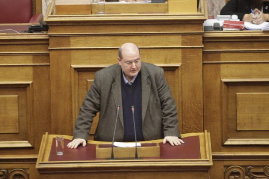 Φίλης καλεί ΣΥΡΙΖΑ και Ν.Δ. να άρουν το εμπάργκο σε ΣΚΑΪ και ΕΡΤ