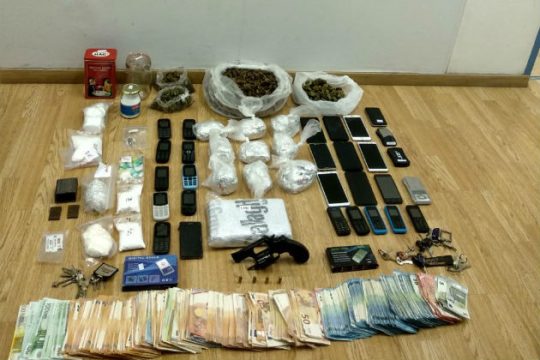 Εξαρθρώθηκαν δύο σπείρες διακίνησης ναρκωτικών