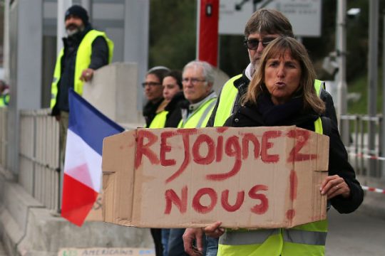 Εξαπλώνεται το κίνημα των διαδηλωτών στη Γαλλία