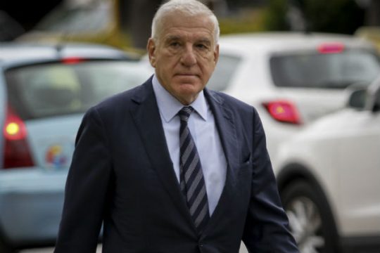 Δεν ανοίγει η Ελβετία λογαριασμό του κουμπάρου του Παπαντωνίου