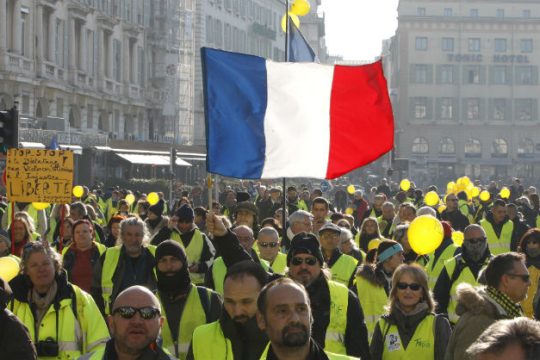 Πράξη έβδομη απ’ τα «κίτρινα γιλέκα» με media στο στόχαστρο
