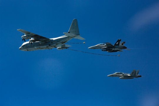 Σύγκρουση αμερικανικών στρατιωτικών αεροσκαφών στον αέρα