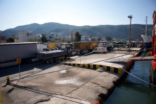 Συλλήψεις οδηγών για διακίνηση μεταναστών