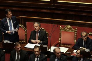 Η Ρώμη αποφεύγει τις κυρώσεις