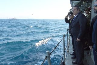 Οι φιγουρατζήδες των καναπέδων