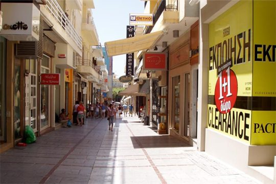 Το εορταστικό ωράριο στην αγορά της Κρήτης