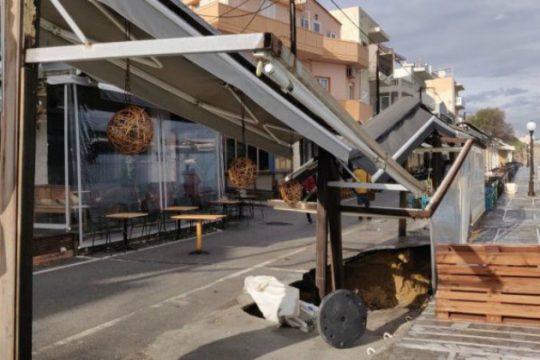Χανιά: Η διάβρωση προκάλεσε καθίζηση στο Κουμ Καπί