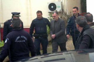 Ενοχοποιούν τον Αλέξη για να «σπάσουν» τα ισόβια