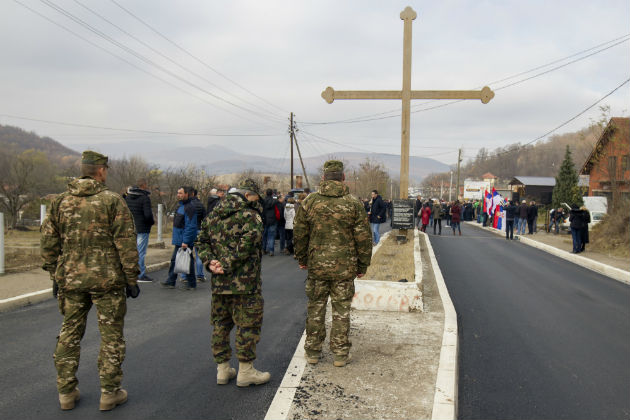 Με ένοπλη επέμβαση απειλεί η Σερβία το Κόσοβο
