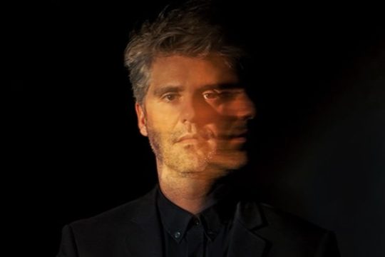 Αγγλόφωνο σχήμα με dark ήχο