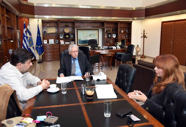 «Το άνοιγμα των λογαριασμών του Κ. Σημίτη δεν είναι απόφαση της κυβέρνησης»