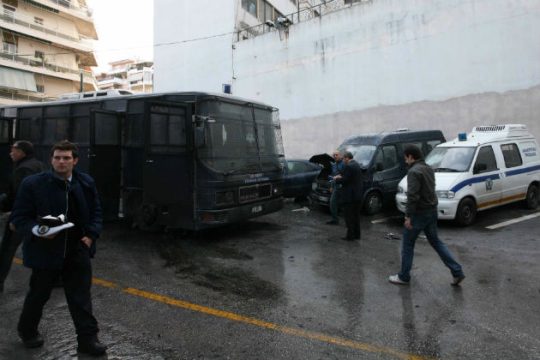 Οι «αναρχικές – αναρχικοί» πίσω από την επίθεση στην Καισαριανή