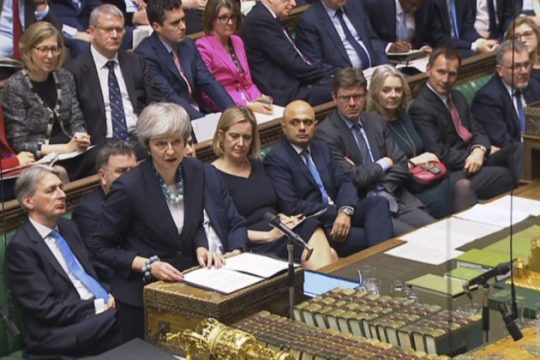 Η Τερέζα Μέι στον κατήφορο του Brexit