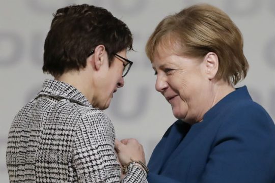 Ο γερμανικός Τύπος για την «τελευταία νίκη» της Μέρκελ