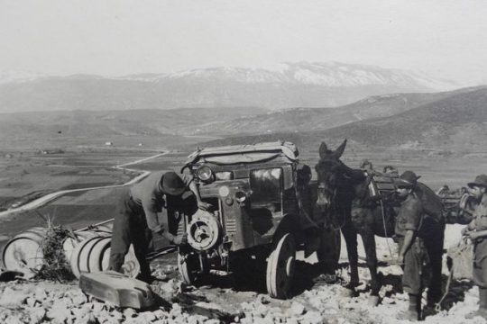 To δόλιο το Μικρό Χωριό και πάλι ανταριάζει
