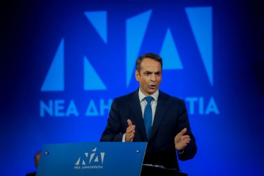 Υποσχέσεις και βολές για τις Πρέσπες