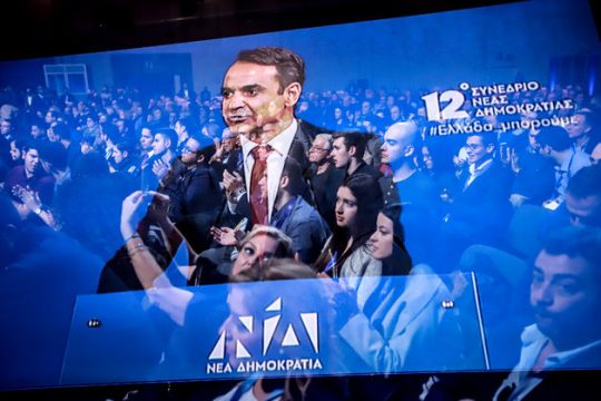Θολώνει τα νερά για να βρει σκάνδαλα