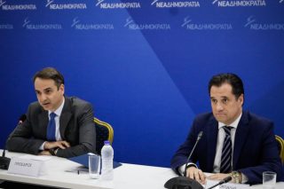 Ακούνητος ο Αδωνις