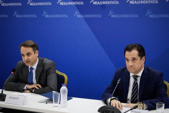Ακούνητος ο Αδωνις