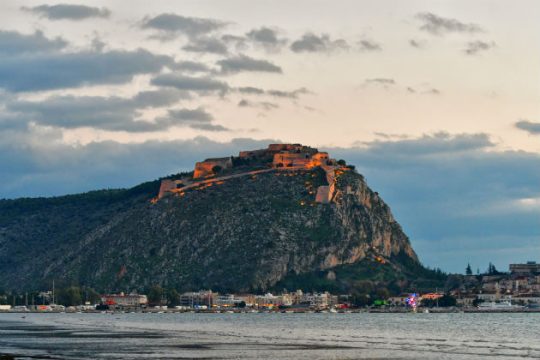 Υποχωρεί η παγωνιά