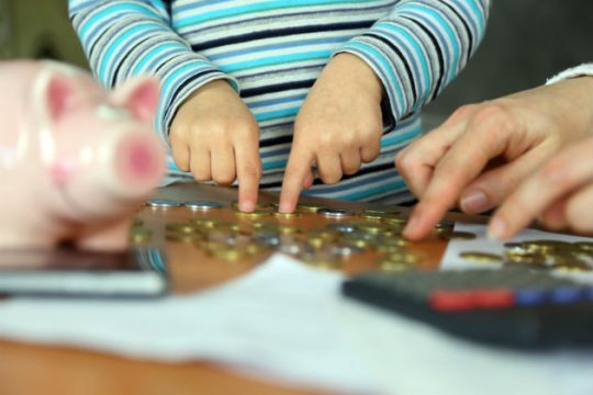 Mήνας «ανάσας» των νοικοκυριών ο φετινός Δεκέμβριος