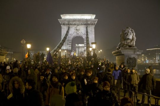 Χιλιάδες Ούγγροι κατά του νόμου του Ορμπάν «περί σκλάβων»
