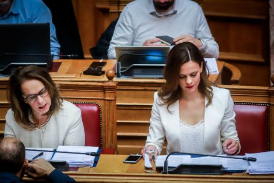 LIVE: Ψηφίζεται η κατάργηση του μέτρου της περικοπής των συντάξεων