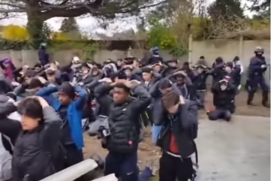 Κατακραυγή για τις συλλήψεις μαθητών στη Γαλλία [ Βίντεο ]
