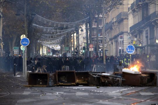 Νύχτα χάους στο Παρίσι