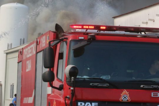 Υπό μερικό έλεγχο η φωτιά στην Κόρινθο