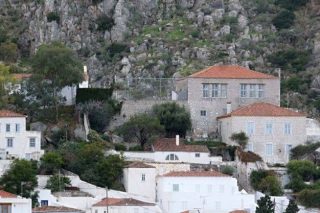 Επισκευές στο παλαιότερο σε λειτουργία σχολείο της χώρας