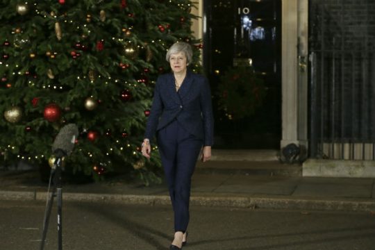Η Μέι επέζησε από την ανταρσία