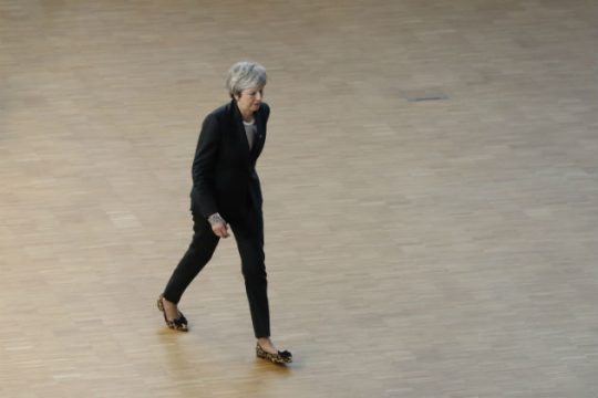 Πρόγραμμα για Brexit χωρίς συμφωνία μελετά η Τερέζα Μέι