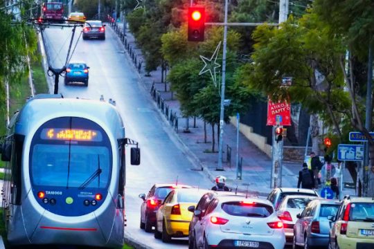 Τραμ παρέσυρε και τραυμάτισε 65χρονο στη Νέα Σμύρνη