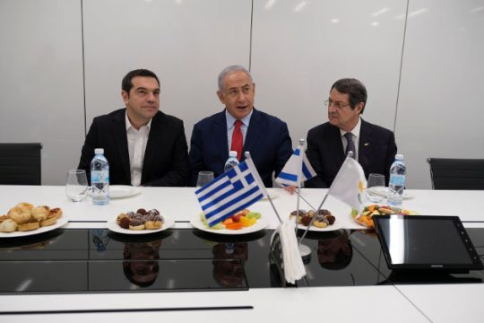 Εγώ δυστυχώς είμαι ένας απλός πρόεδρος…