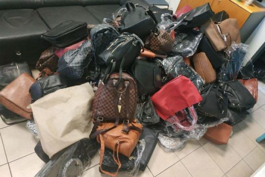 Εξάρθρωση οργάνωσης που διακινούσε «μαϊμού» προϊόντα