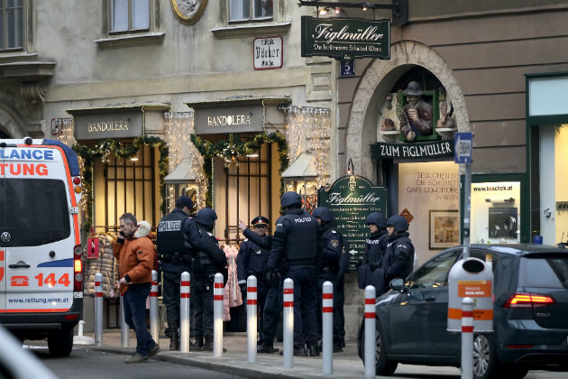 Ένας νεκρός και ένας τραυματίας από πυρά στη Βιέννη