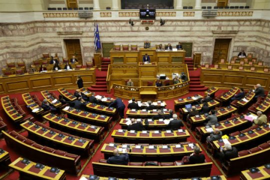Παράταση και πιο ευνοϊκές διατάξεις για τον εξωδικαστικό μηχανισμό