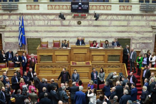 Με 154 «ναι» πέρασε ο πρώτος προϋπολογισμός εκτός μνημονίων