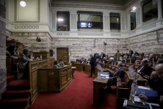 Κόντρα στη συζήτηση για την κατάργηση της μείωσης των συντάξεων