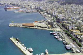 Το «Superfast 2» προσέκρουσε στο λιμάνι της Πάτρας